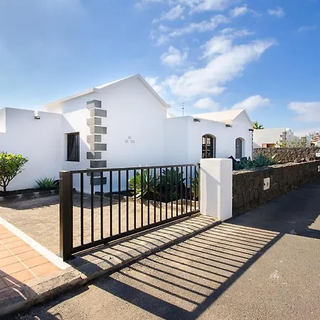 De La Paz Playa Blanca (Lanzarote)